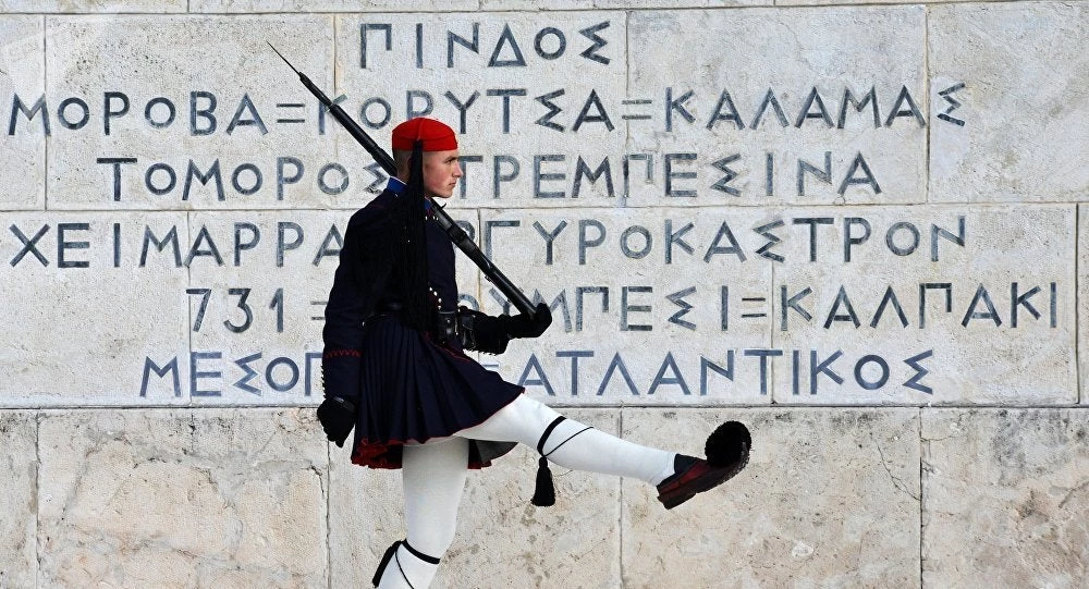 Έρευνα-σοκ για τους… προοδευτικούς – Πατρίς- Θρησκεία- Οικογένεια: Το δόγμα που εξέφραζε και συνεχίζει να εκφράζει τους Έλληνες